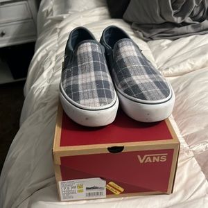 Womens 7.5 VANS NwT